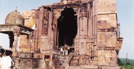 अधूरे मंदिरों का रहस्य