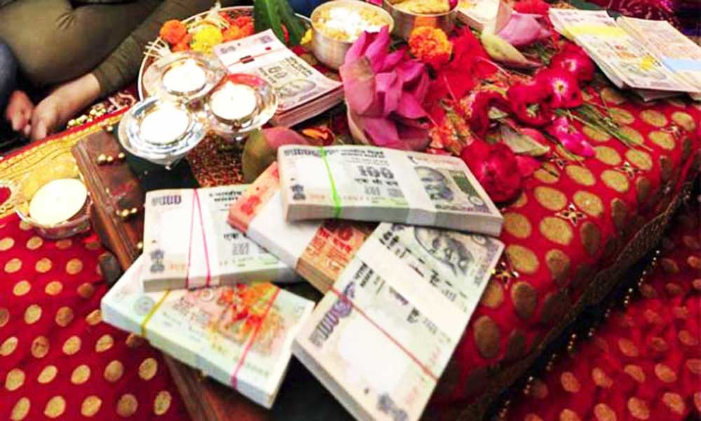 उपाय जो गरीबी दूर करते है